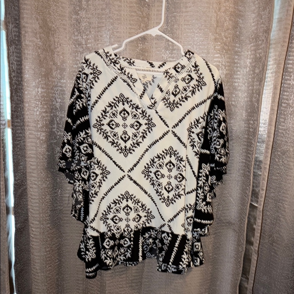 Black & White Printed Ruffle Sleeve Women’s Top